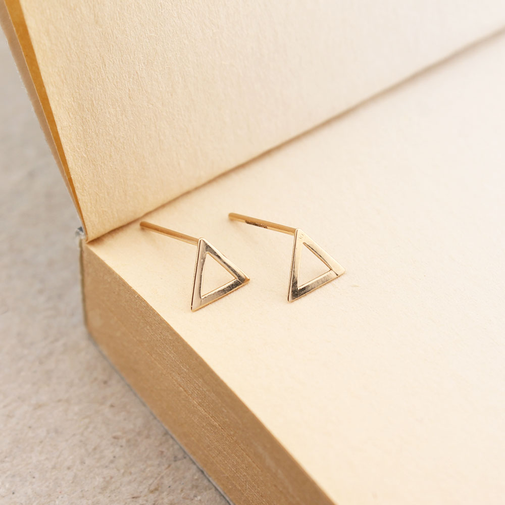 e مثلث توخالی-