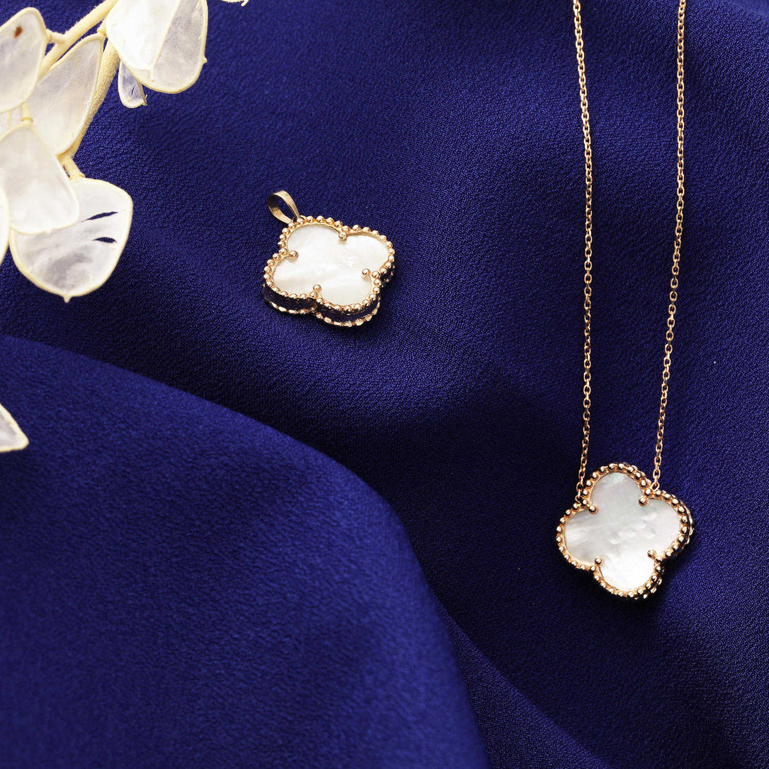 آویز-طرح-ونکلیف-صدف-بزرگ