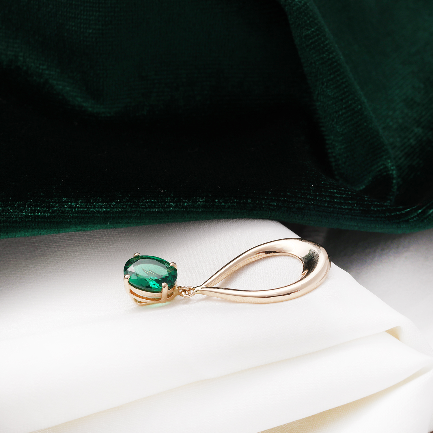 آویز-اشک-و-سنگ-سبز