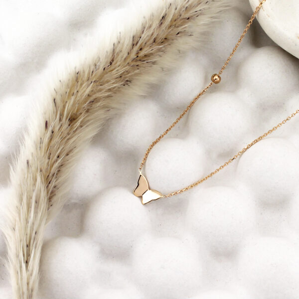 گردنبند پروانه و گوی ظریف