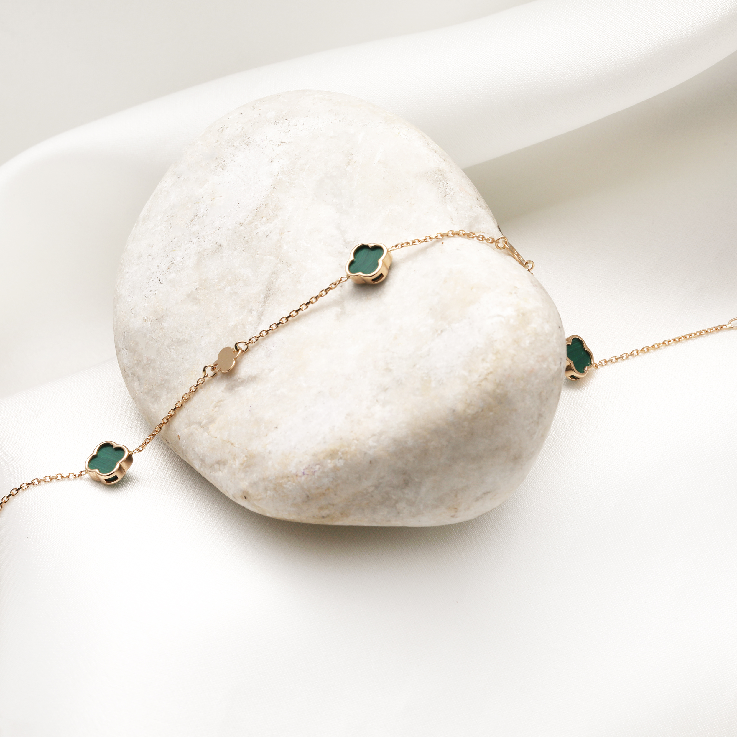 دستبند-ونکلیف-مالاکیت-پر-و-خالی-ظریف