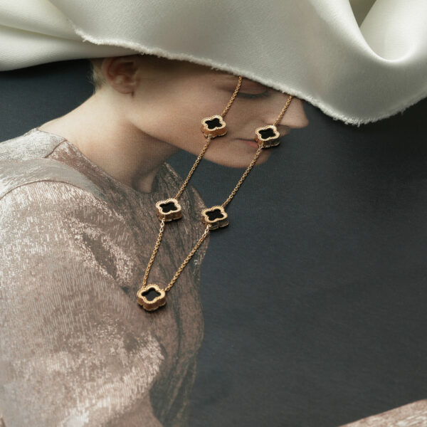 گردنبند طرح ونکلیف سنگ پنج تایی ظریف