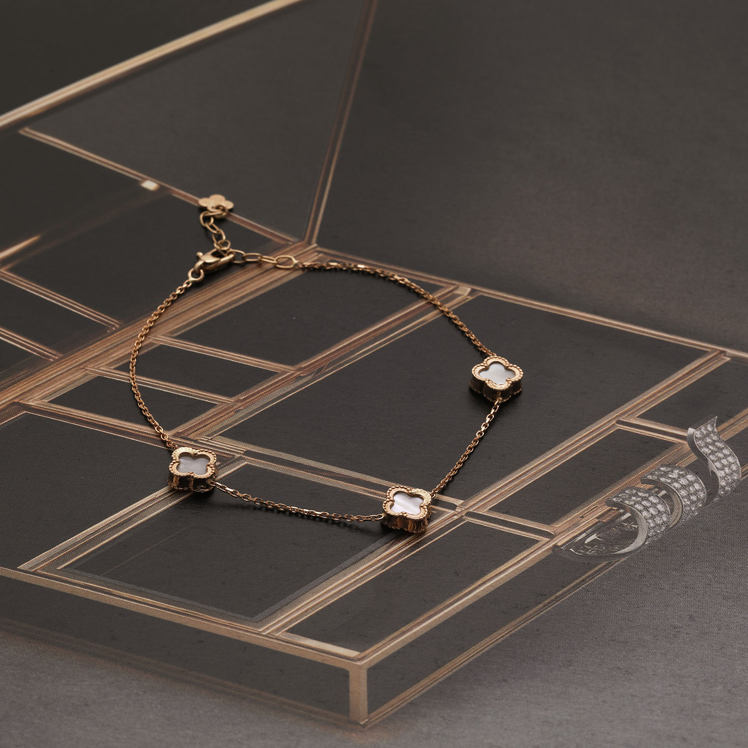 دستبند-طرح-ونکلیف-صدف-سه-تایی-ظریف-عکس-دوم دستبند طرح ونکلیف صدف سه تایی ظریف