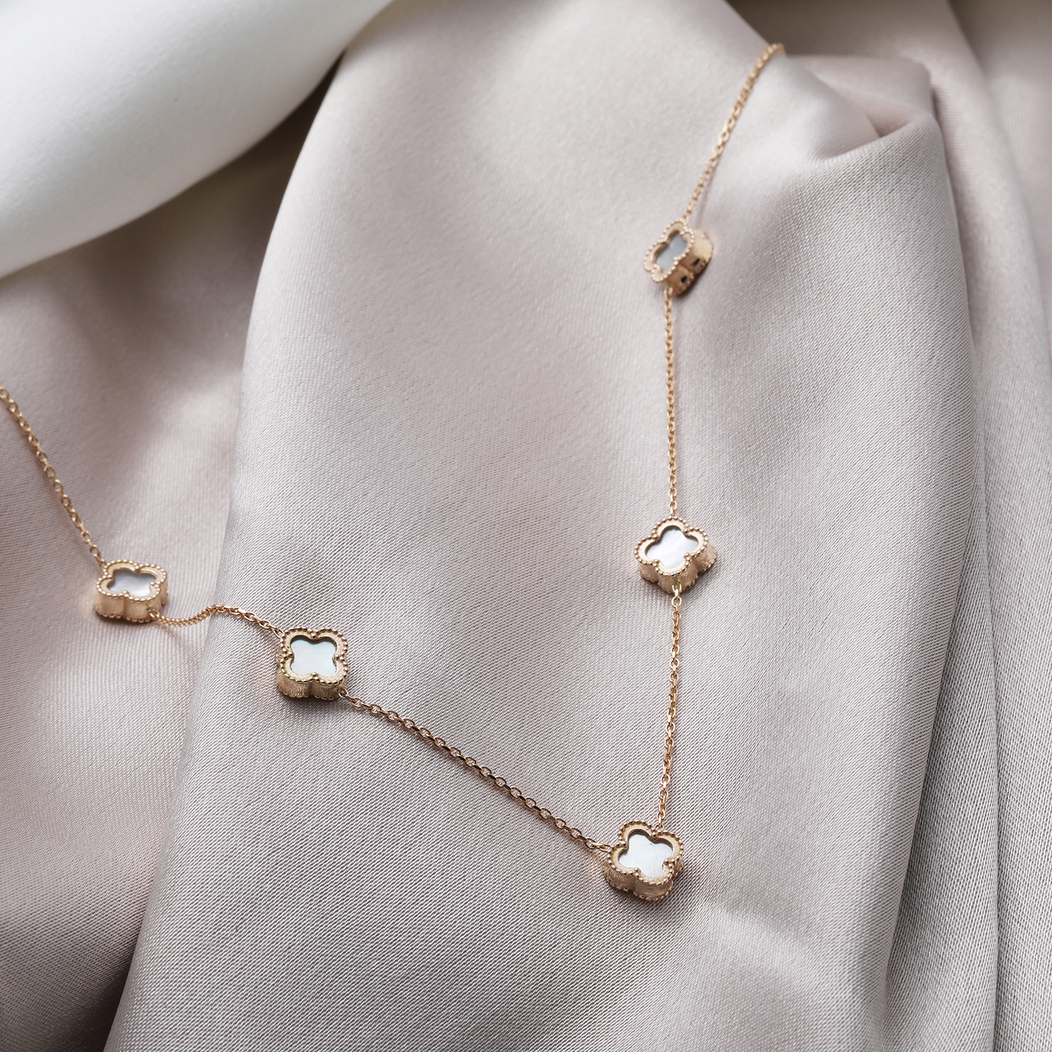 گردنبند طرح ونکلیف صدف پنج تایی ظریف