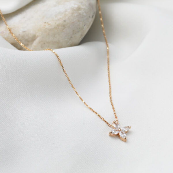 گردنبند گل مارکیز درشت