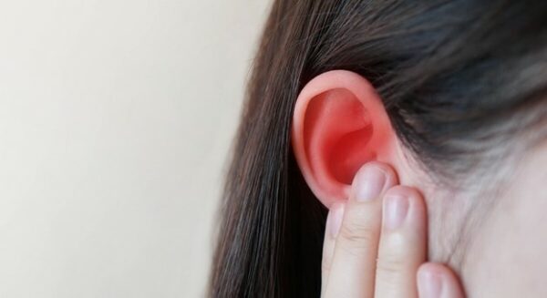 دلایل درد گوش با گوشواره طلا 2