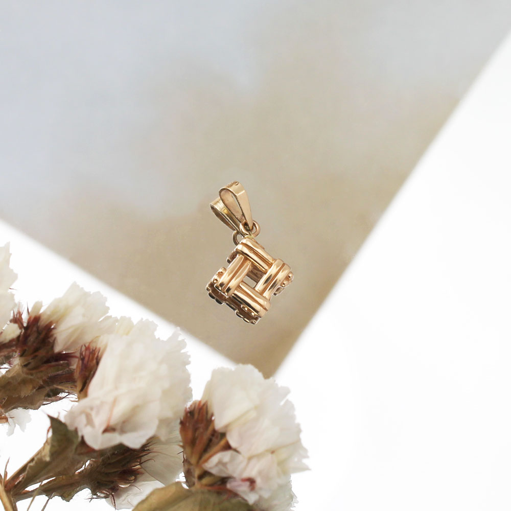 p مربع حصیری توخالی