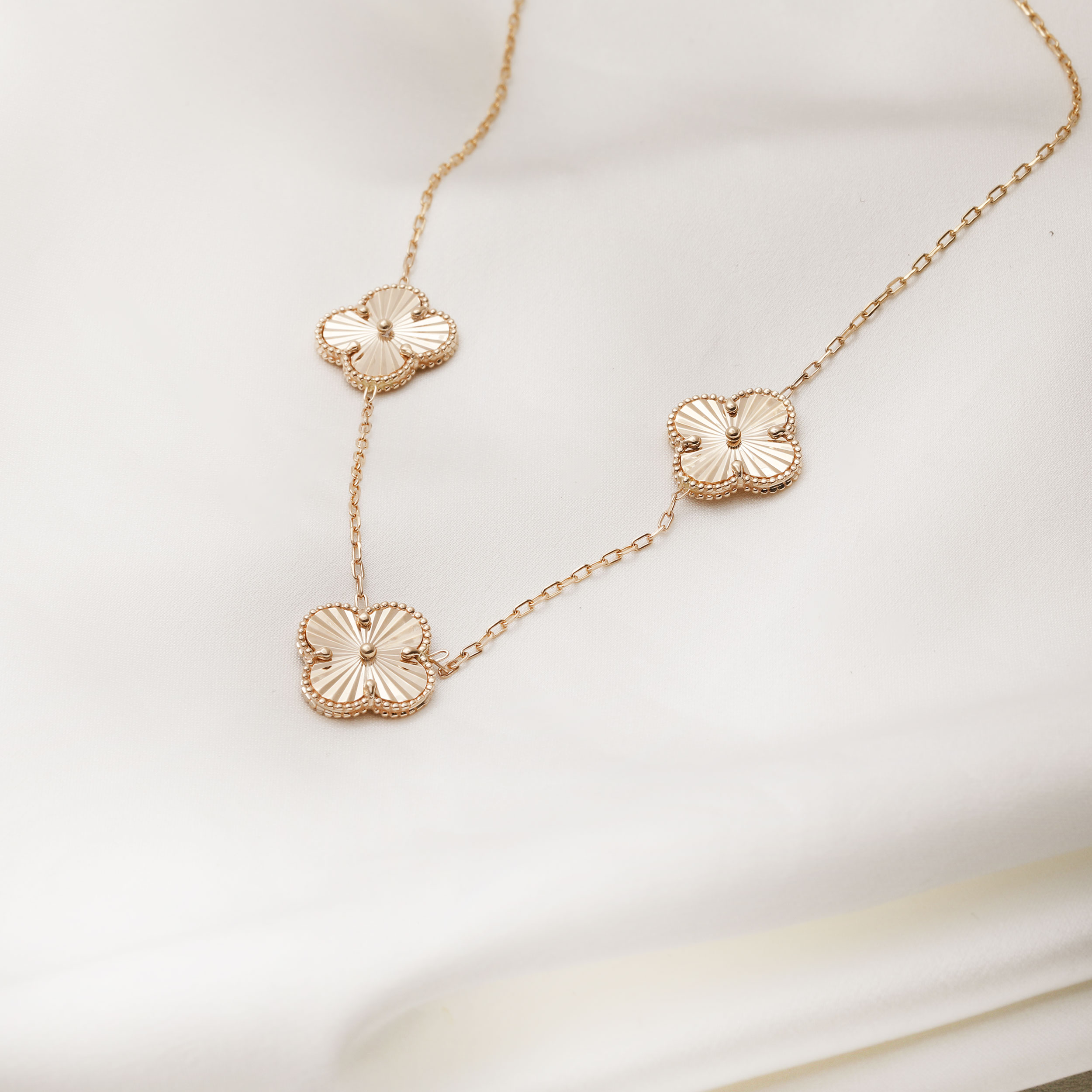 گردنبند-سه-ونکلیف-الحمبرا-الی-3