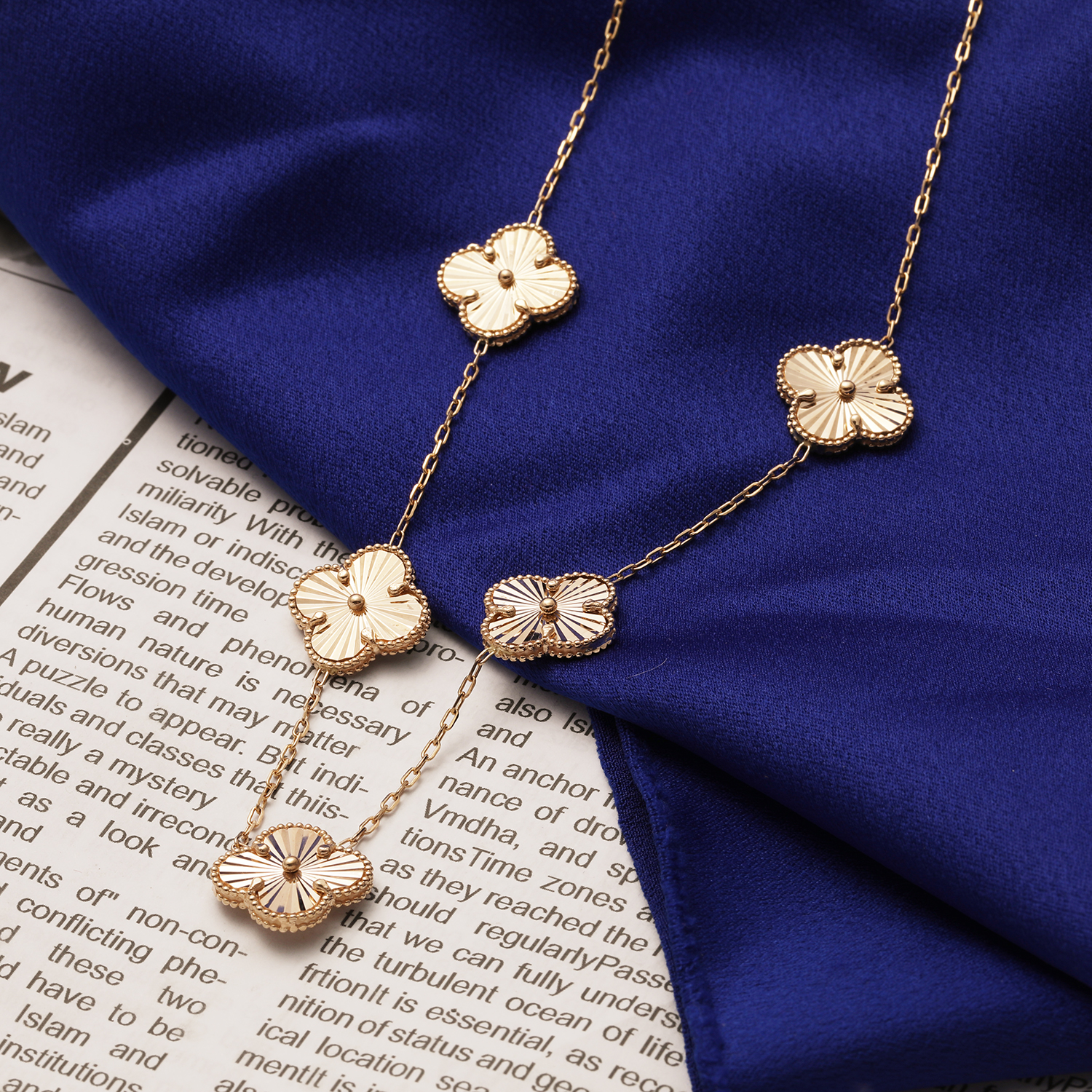 گردنبند-پنج-ونکلیف-الحمبرا-الی-3