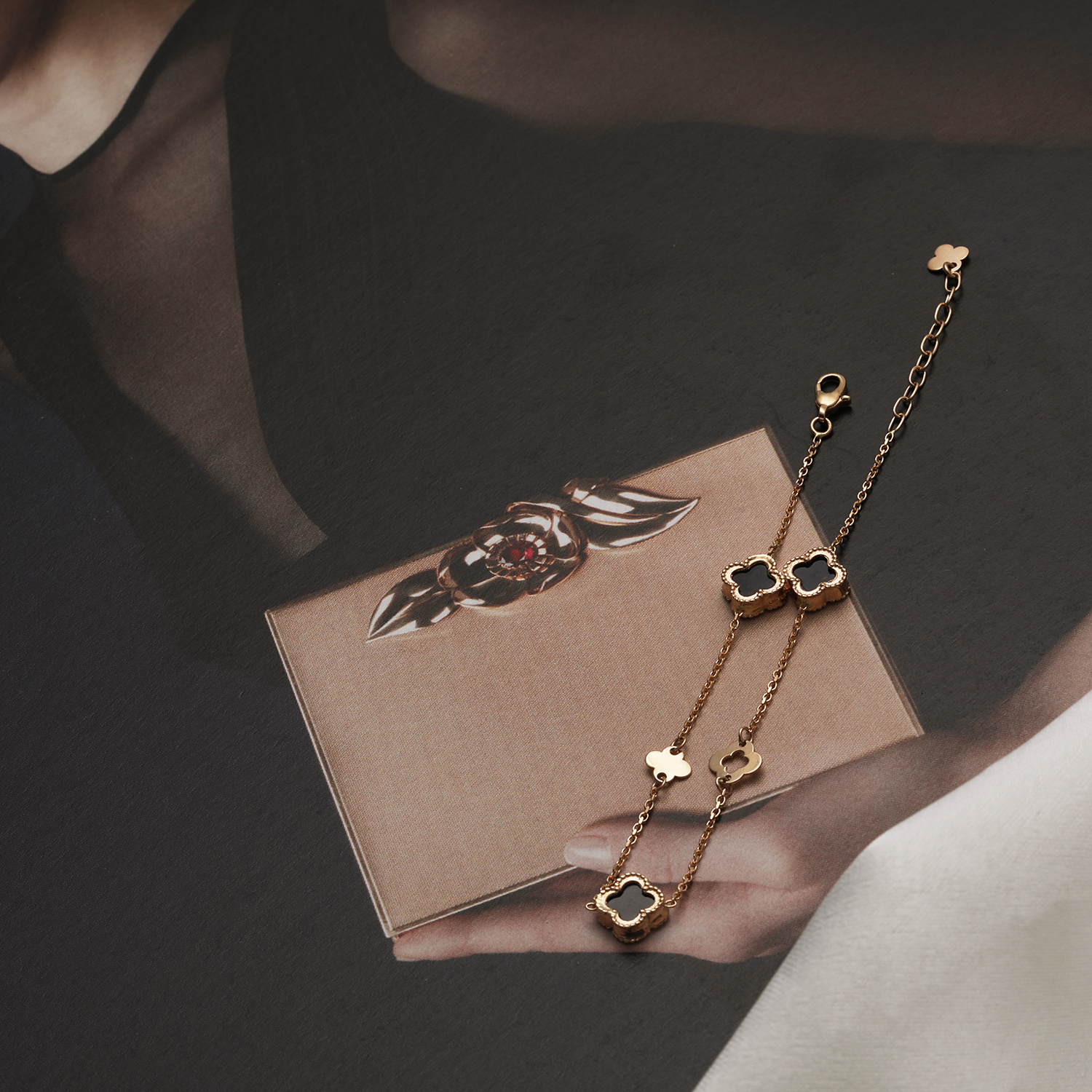 دستبند طرح ونکلیف سنگ پر خالی ظریف