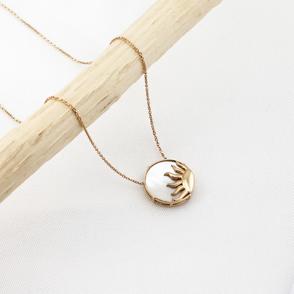 n خورشید و صدف