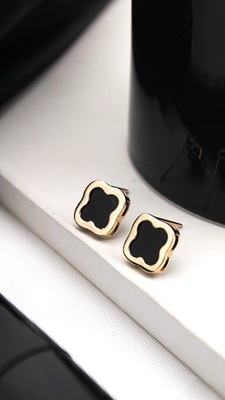 گوشواره مناسب روزمره- متناسب با استایل