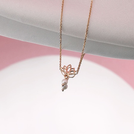 گردنبند مناسب برای لباس مشکی 3