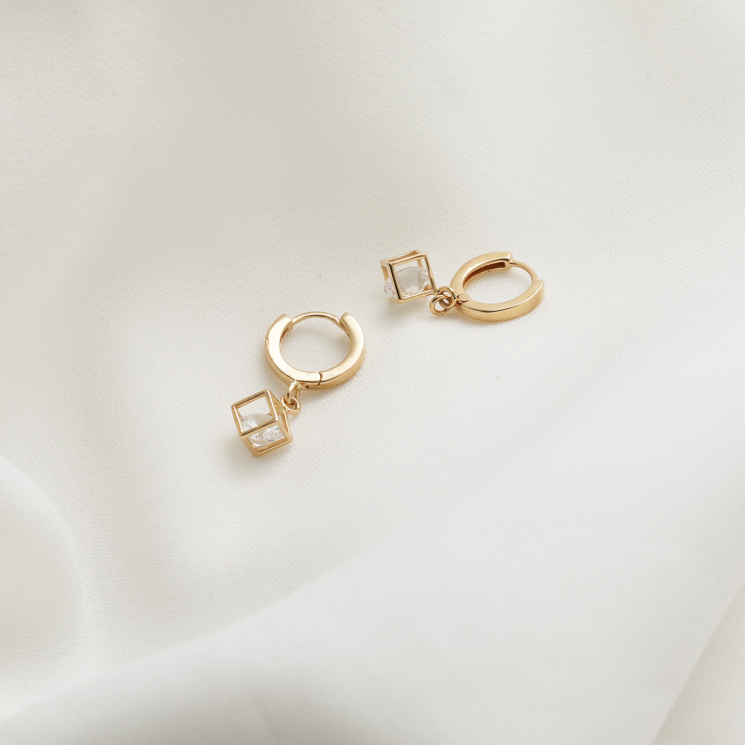 گوشواره مکعب و سنگ کوچک کلیپسی2