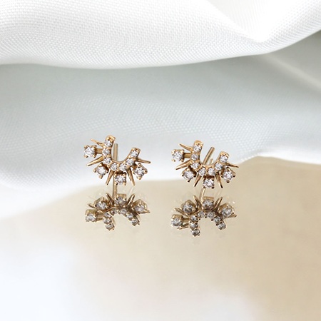 گوشواره و گردنبند مناسب لباس قرمز