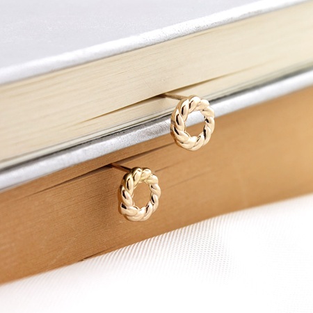 زیورآلات با لباس سنگ دوزی شده- گوشواره