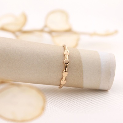 مفهوم استفاده از انگشتر برای انگشت پنجم