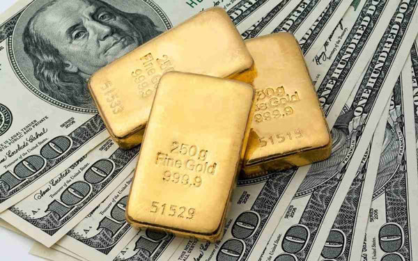 طلا بخریم یا دلار؟