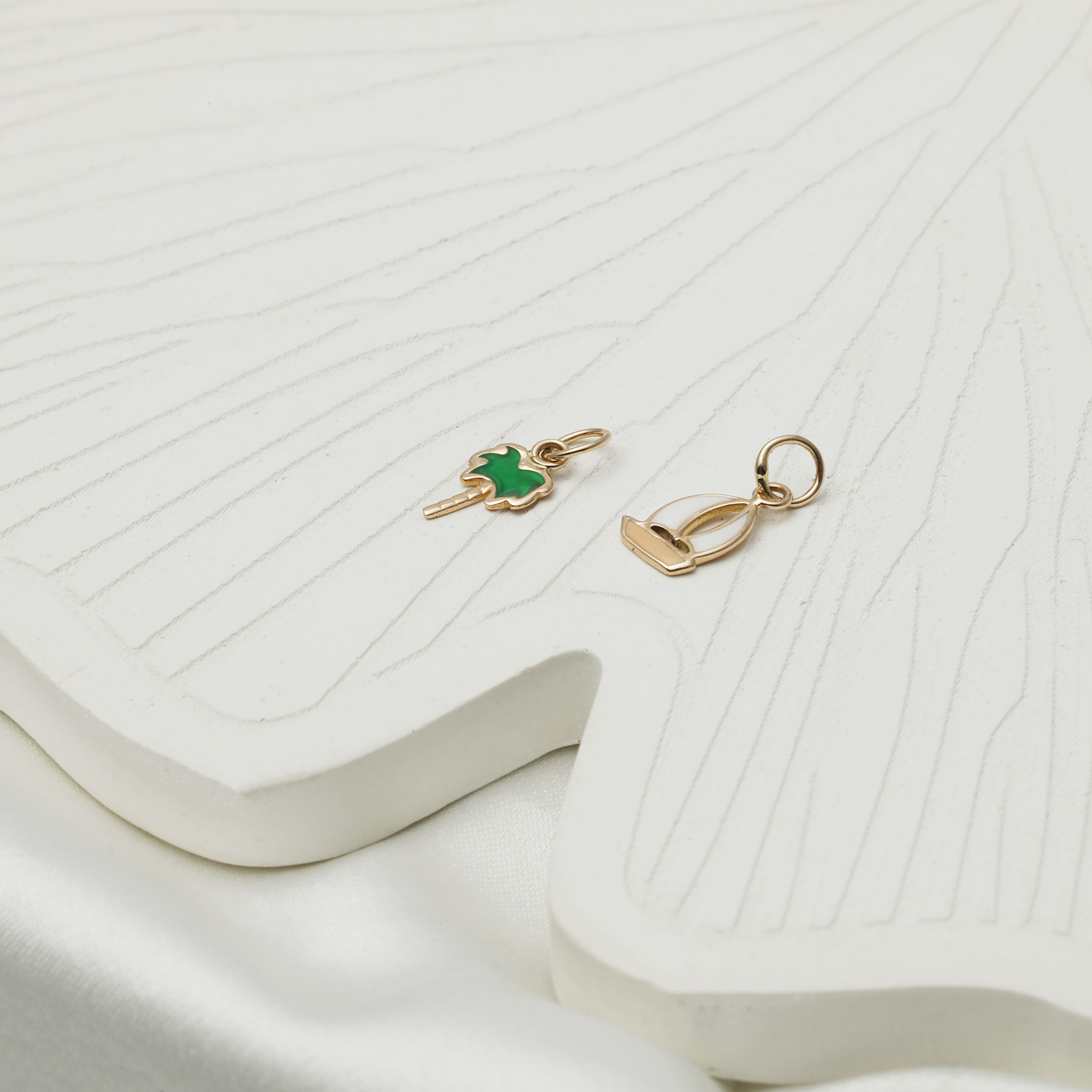آویز قایق مینایی و حلقه چه آویز قایق مینایی و حلقه چه