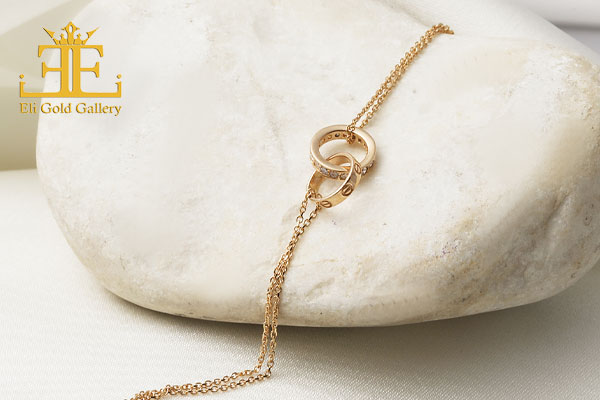 دستبند را به دست چپ ببندیم یا راست؟